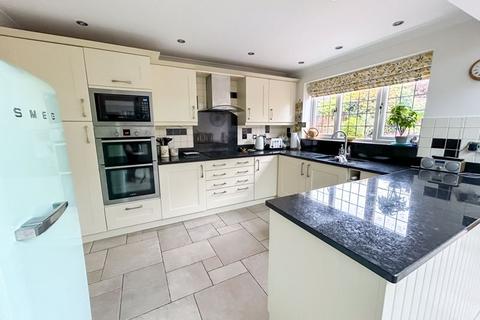 2 Chestnut Close, Streetly, Sutton Coldfield, B74 3EF
