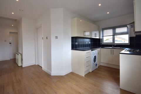 2 bedroom flat for sale, Dollis Drive, Farnham