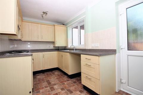 2 bedroom terraced house to rent, Crib Close, Chard
