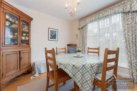 18 Ellenbridge Way, South Croydon, CR2 0EU