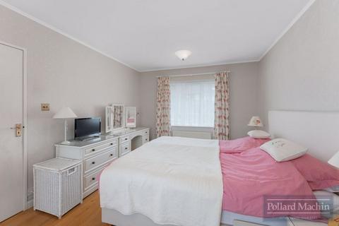 18 Ellenbridge Way, South Croydon, CR2 0EU