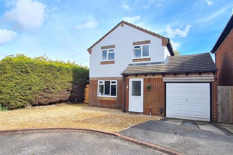 4 bedroom detached house for sale, Martin Close, Lee-On-The-Solent, PO13