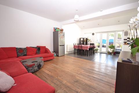 4 bedroom house to rent, St. Barnabas Road, London E17