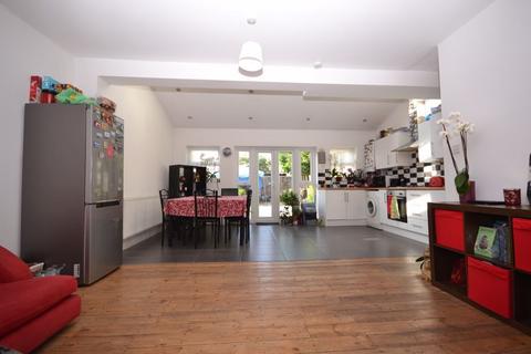 4 bedroom house to rent, St. Barnabas Road, London E17