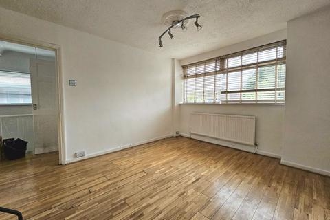 1 bedroom house to rent, Crownfield ave, Ilford