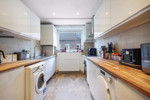 3 bedroom house to rent, Rochford Walk , E8