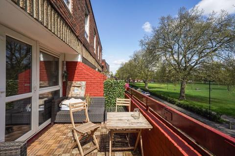 3 bedroom house to rent, Rochford Walk , E8