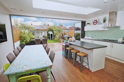 5 bedroom terraced house for sale, Keats Way, Greenford