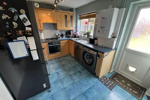 2 bedroom semi-detached house for sale, Wendover Close, Hayes