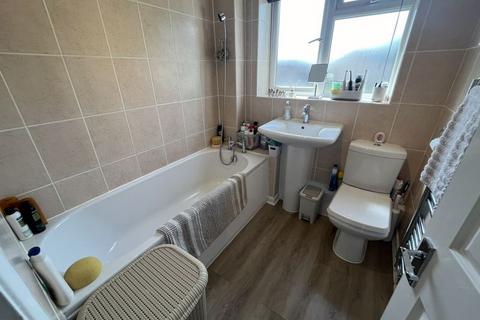 2 bedroom semi-detached house for sale, Wendover Close, Hayes