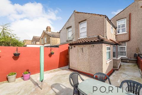 1 bedroom terraced house to rent, Cedars Road | E15