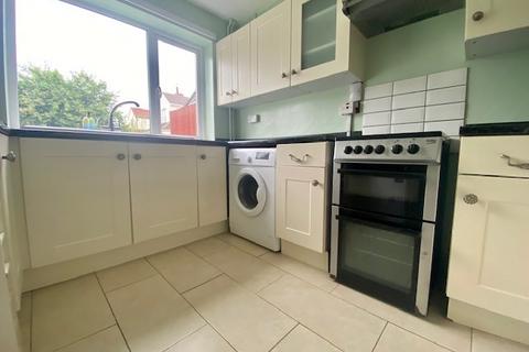 3 bedroom end of terrace house to rent, Derwent Close, CB1