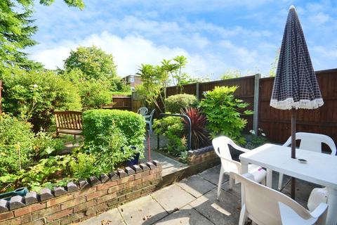 2 bedroom end of terrace house to rent, Hawkesworth Close, Northwood, Middlesex, HA6 2FT