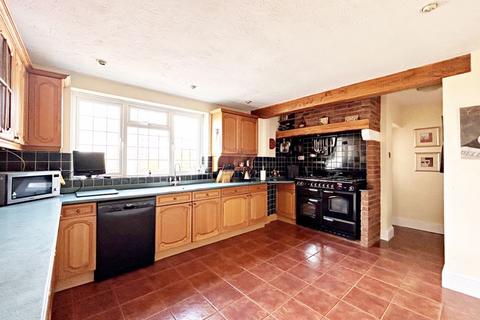 8 bedroom property with land for sale, Fladbury Hill, Fladbury