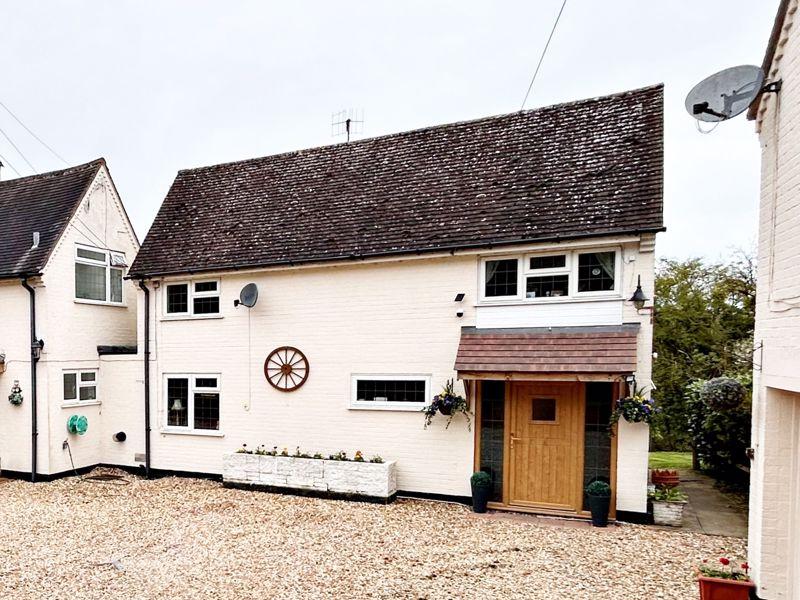 Roxley House: Worcestershire Equestrian Estate with Views 11