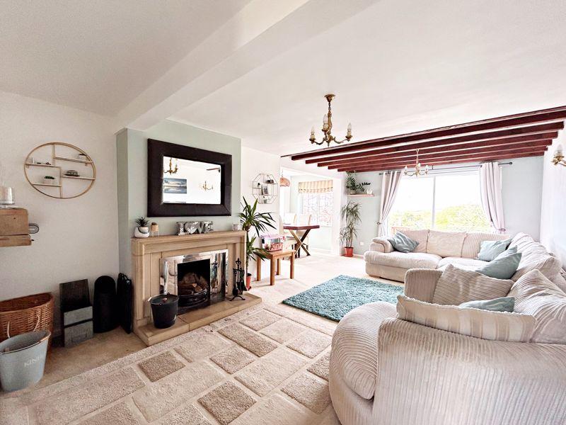 Roxley House: Worcestershire Equestrian Estate with Views 12