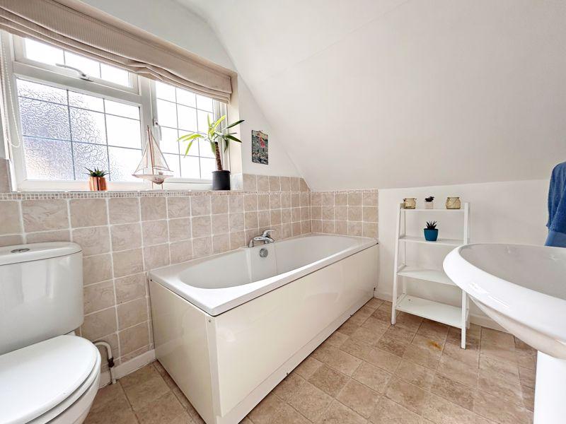 Roxley House: Worcestershire Equestrian Estate with Views 14