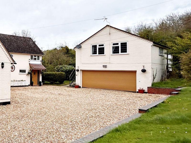 Roxley House: Worcestershire Equestrian Estate with Views 15