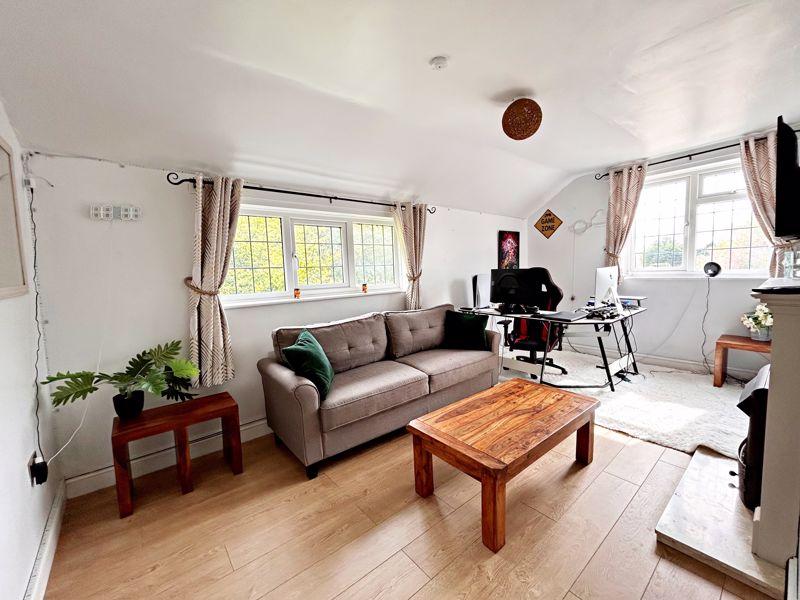 Roxley House: Worcestershire Equestrian Estate with Views 16