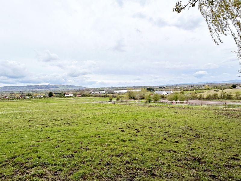 Roxley House: Worcestershire Equestrian Estate with Views 19