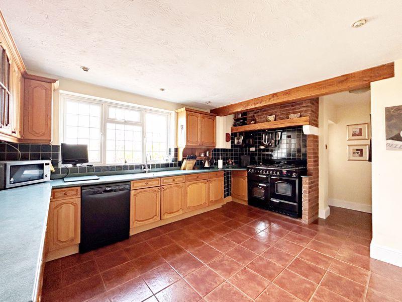 Roxley House: Worcestershire Equestrian Estate with Views 2