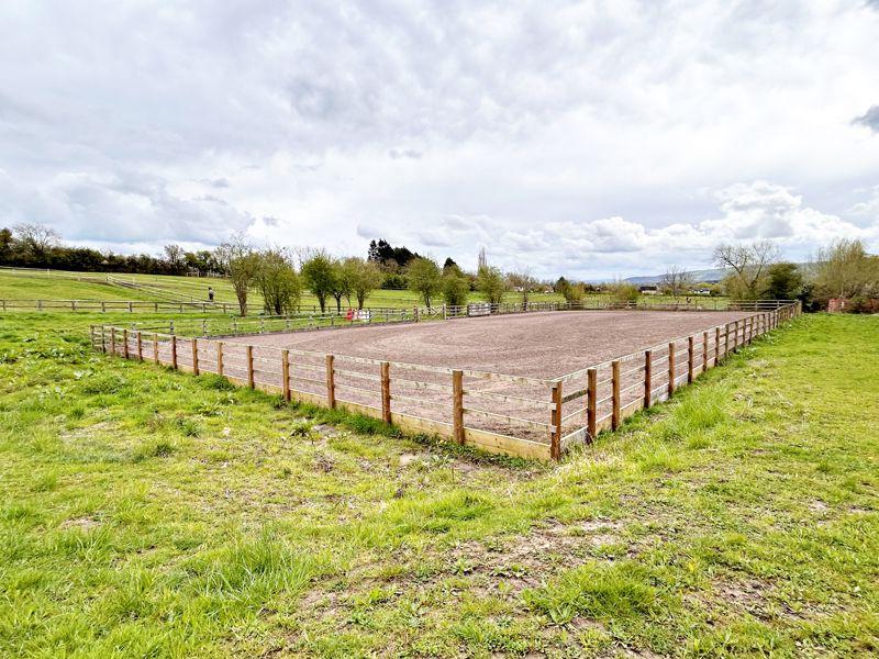 Roxley House: Worcestershire Equestrian Estate with Views 3
