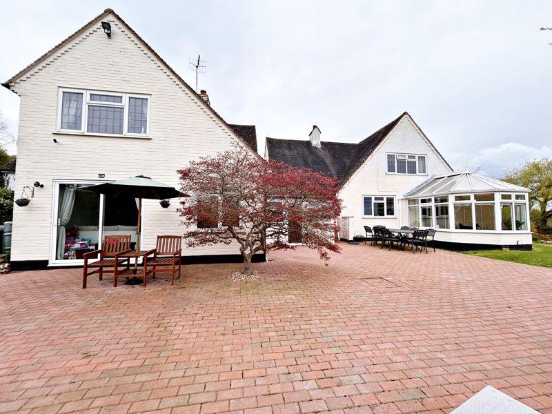 Roxley House: Worcestershire Equestrian Estate with Views 7