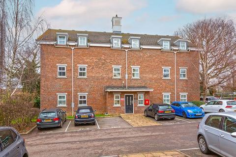 Flat 3, 17 Lancaster Way, Worcester Park, KT4 8HF