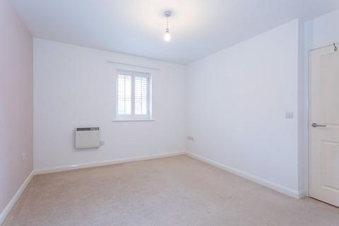 Flat 3, 17 Lancaster Way, Worcester Park, KT4 8HF