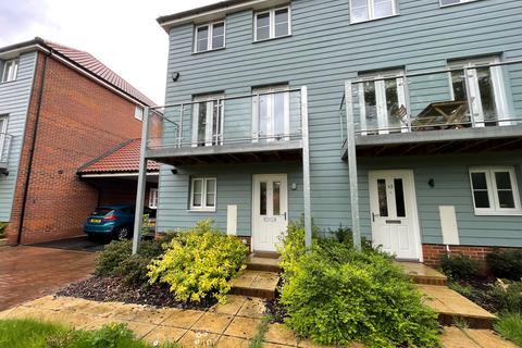 4 bedroom semi-detached house to rent, Almond Drive, Norwich, NR4 7TB