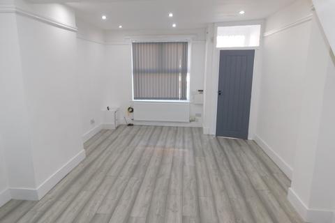 2 bedroom terraced house to rent, Greenleaf Street, Liverpool, L8