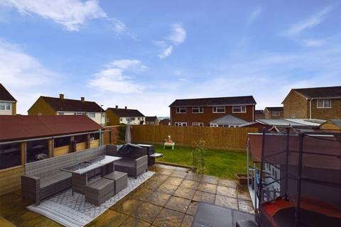 1 Henley View, Crewkerne, TA18 8JD