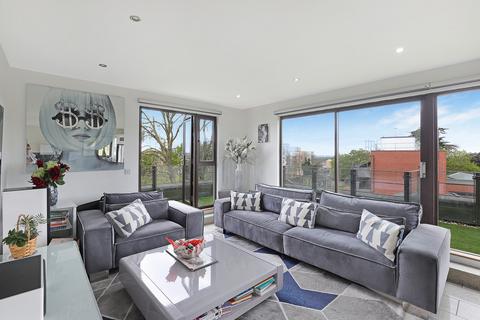 3 bedroom penthouse for sale, Tempus Court, High Road, South Woodford