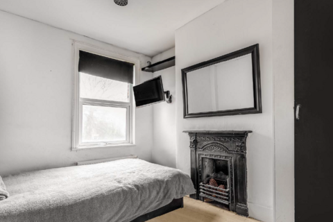 4 bedroom terraced house for sale, Rothesay Road, London SE25