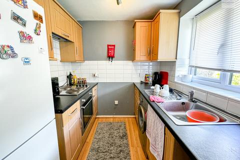 60 Waddington Close, Enfield, EN1 1NB