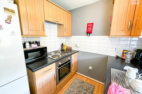 60 Waddington Close, Enfield, EN1 1NB