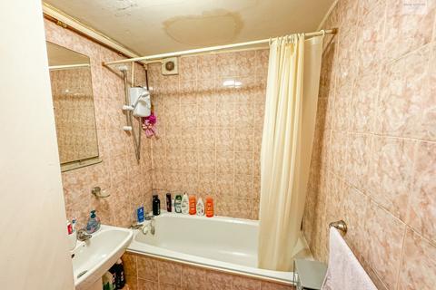 60 Waddington Close, Enfield, EN1 1NB