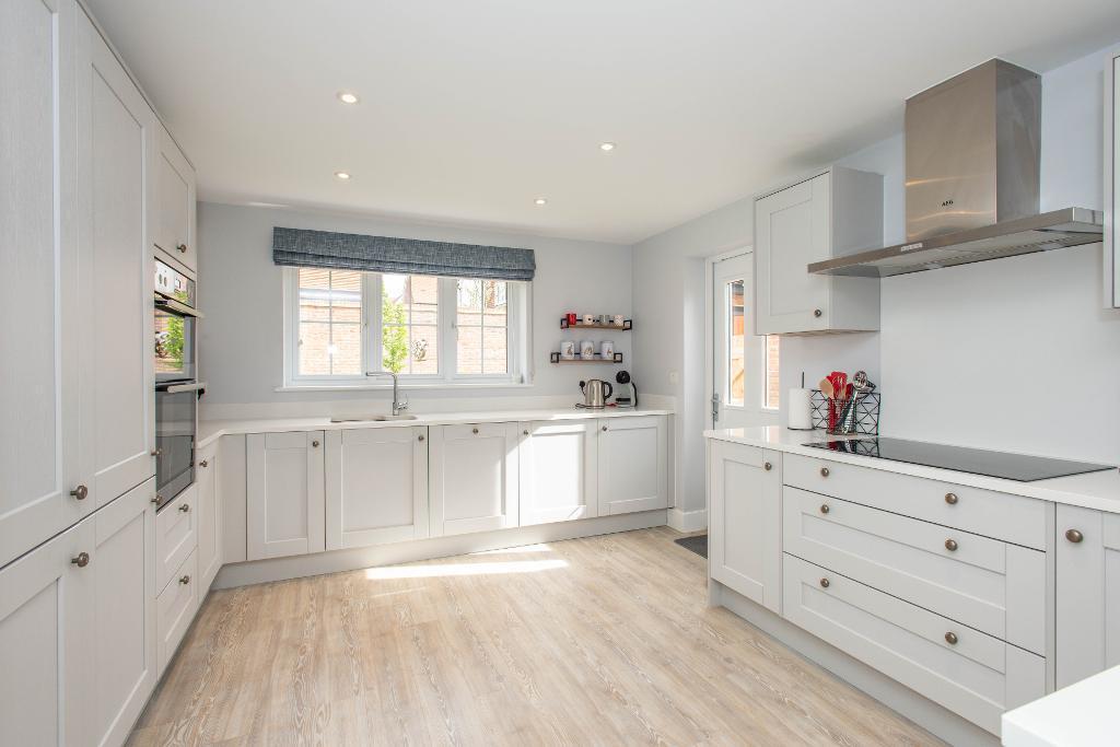 Kitchen/dining/family room