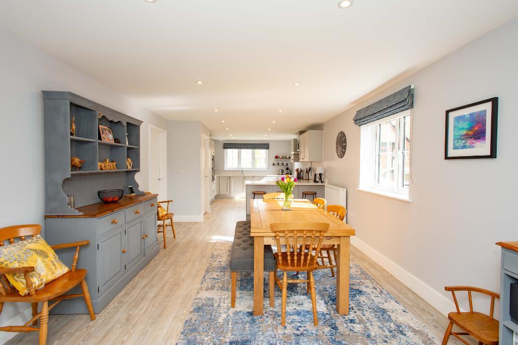 Kitchen/dining/family room
