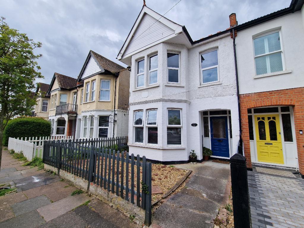 Cranley Road, Westcliff on Sea... 2 bed flat for sale £230,000