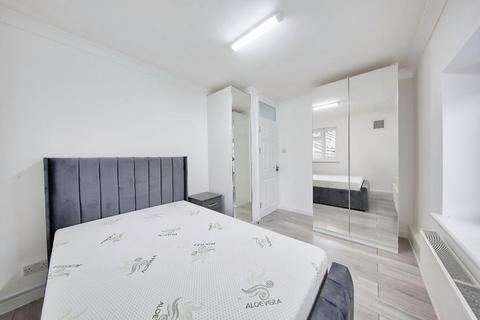 3 bedroom flat for sale, Morris Gardens, Southfields, SW18 5HL
