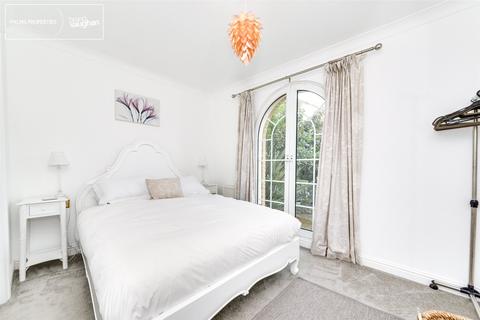 2 bedroom flat to rent, Mariners Quay, Brighton Marina Village, Brighton, BN2