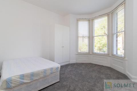 2 bedroom flat to rent, Christchurch Avenue, London NW6