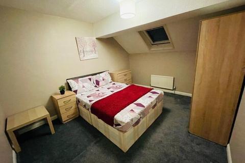 1 bedroom in a house share to rent, Dudley Road, Southall, UB2