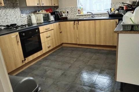 1 bedroom in a house share to rent, Dudley Road, Southall, UB2