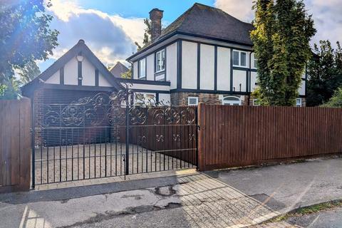 4 bedroom detached house to rent, Westdale Lane, Mapperley, Nottingham, NG3 6ES