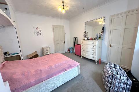 3 bedroom terraced house to rent, St Leonards Avenue, Chatham ME4