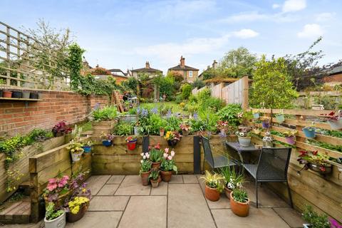 16 Cline Road, Guildford, GU1 3NB