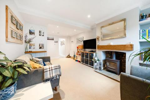 16 Cline Road, Guildford, GU1 3NB