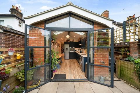 16 Cline Road, Guildford, GU1 3NB